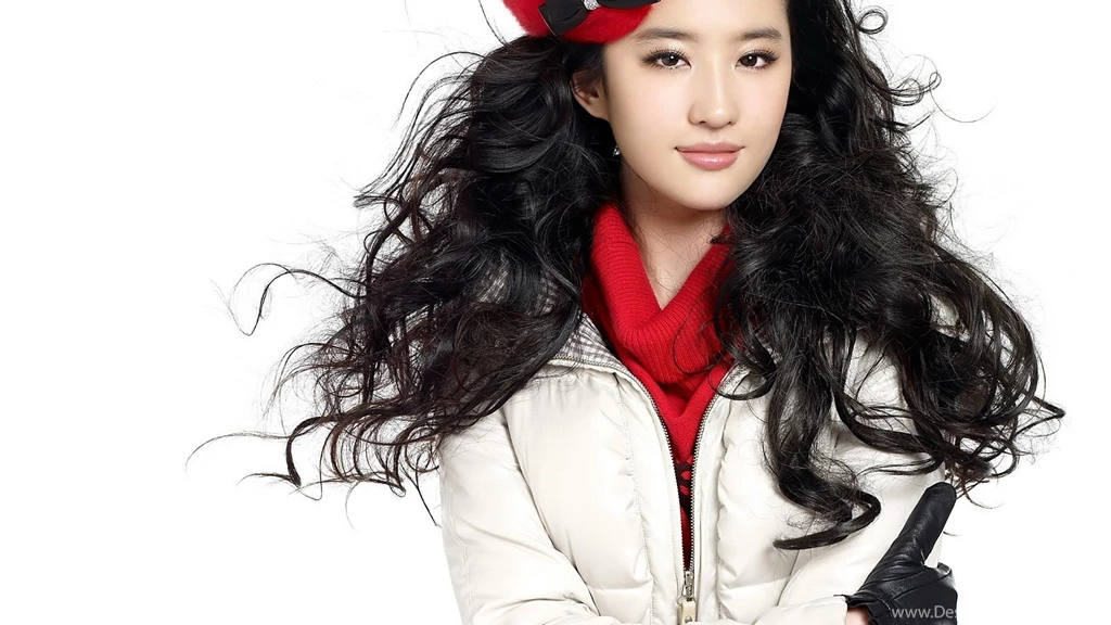 Liu Yifei In Casual Clothes And Cosmetics, No Matter Smiling Or ...