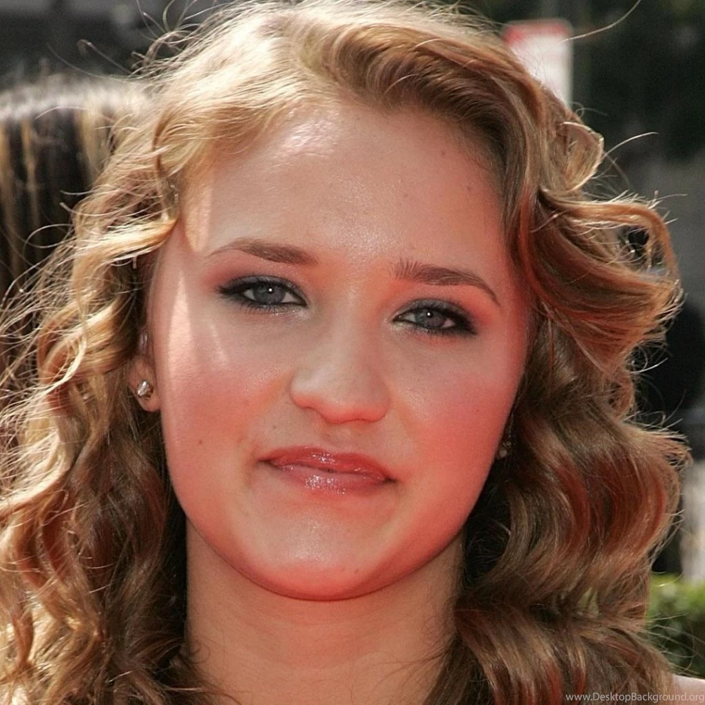 Download Wallpapers 1024x1024 Emily Osment, Girl, Haircut, Face ...