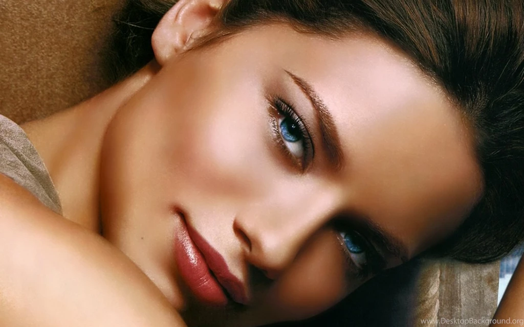 Download Adriana Lima Beauty Brazilian Model Wallpapers HD Photos ...