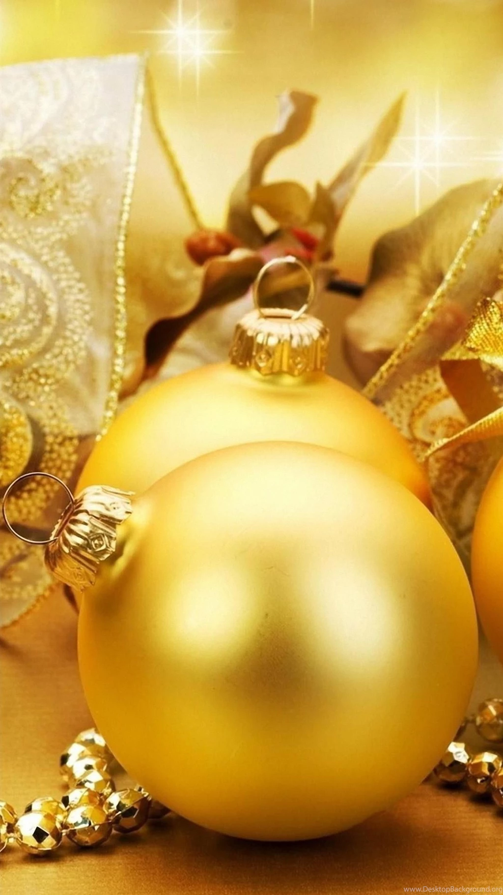 Golden Christmas Ball iPhone 6s Wallpapers HD