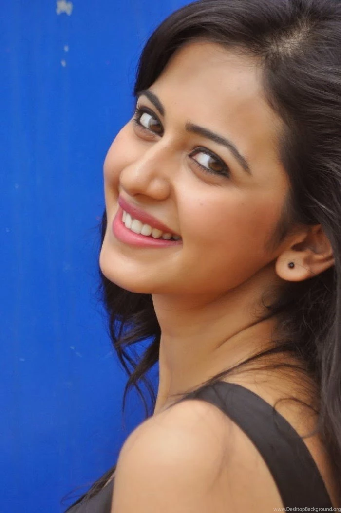 Rakul Preet Singh Cute Hd Wallpapers Free
