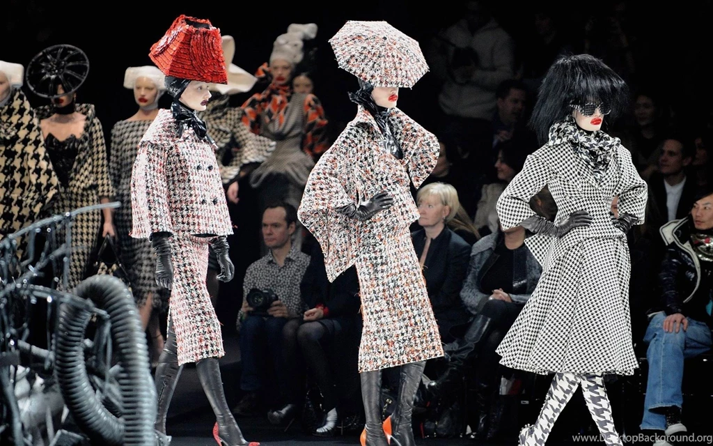 Alexander Mcqueen Fashion Show Brand Advertising Wallpapers ...