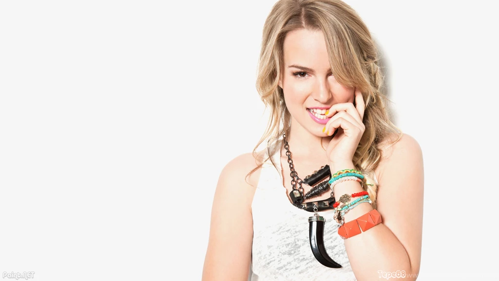 Bridgit Mendler HD Wallpapers HD Wallpaper Backgrounds Of Your ...