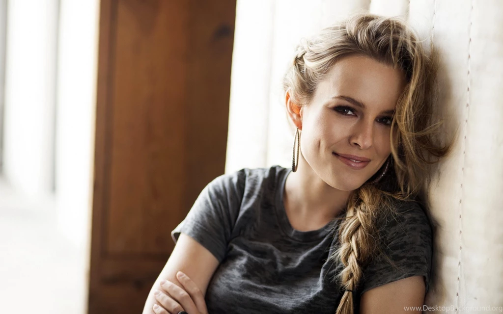 Bridgit Mendler Wallpapers Pictures