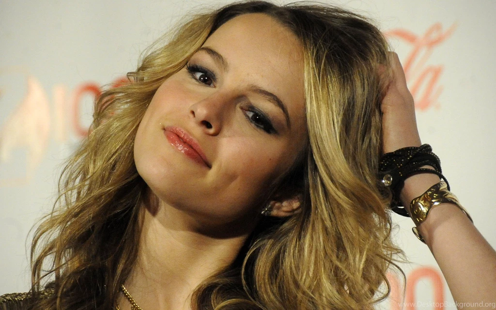 Bridgit Mendler Wallpaper HD__001   HDWallpaperSets.Com
