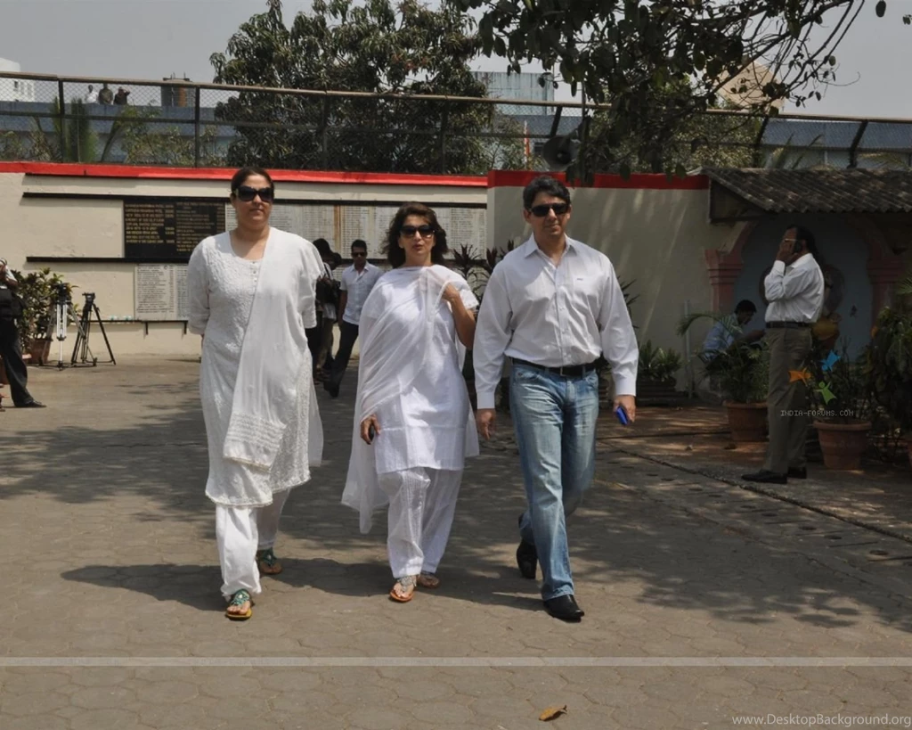 Mona Shourie Kapoor : Madhuri Dixit With Her Husband Dr. Sriram At ...