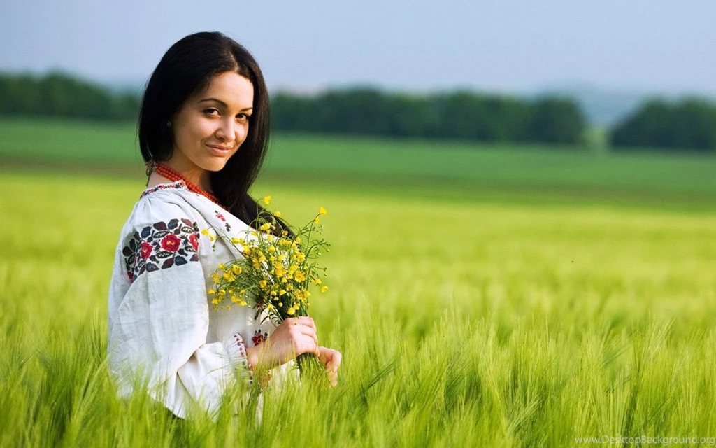 Hollywood Actress Photography Wallpapers Green Grass 5 - Female ...