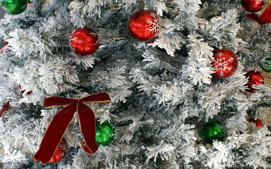 Silver Rain On Christmas Tree 2014 Wallpapers And Images ...