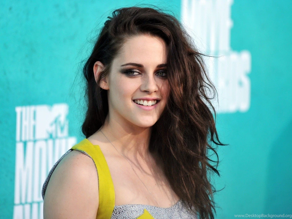 Kristen Stewart Smilling