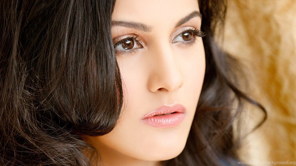Amyra Dastur Face Wallpapers