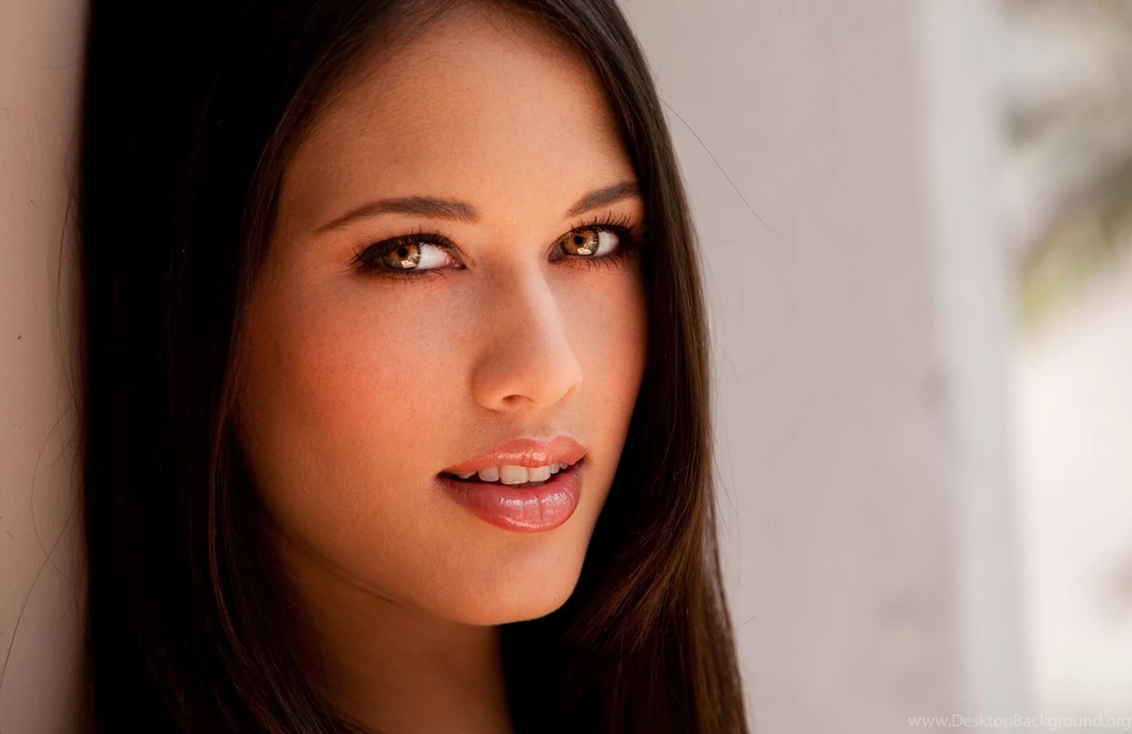 1920x1200px Tiffany Thompson