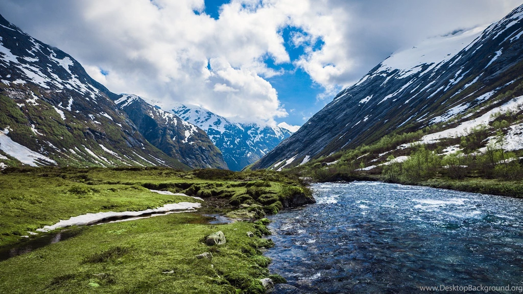 Mount Everest Windows 8.1/10 Theme And Wallpapers