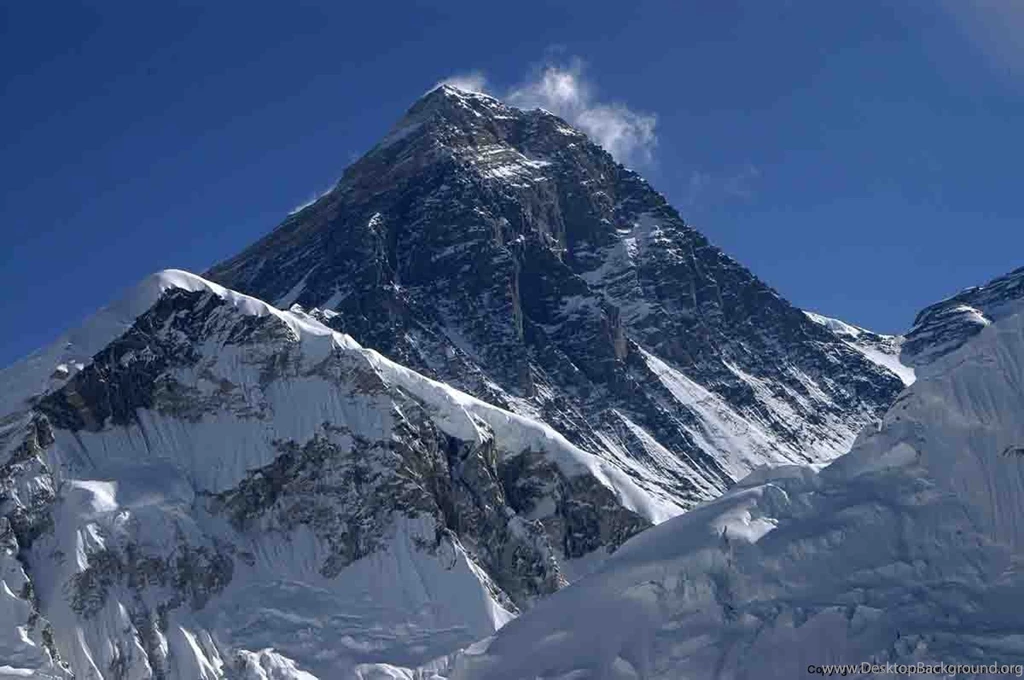 Mount Everest Khumbu Icefall Wallpaper.