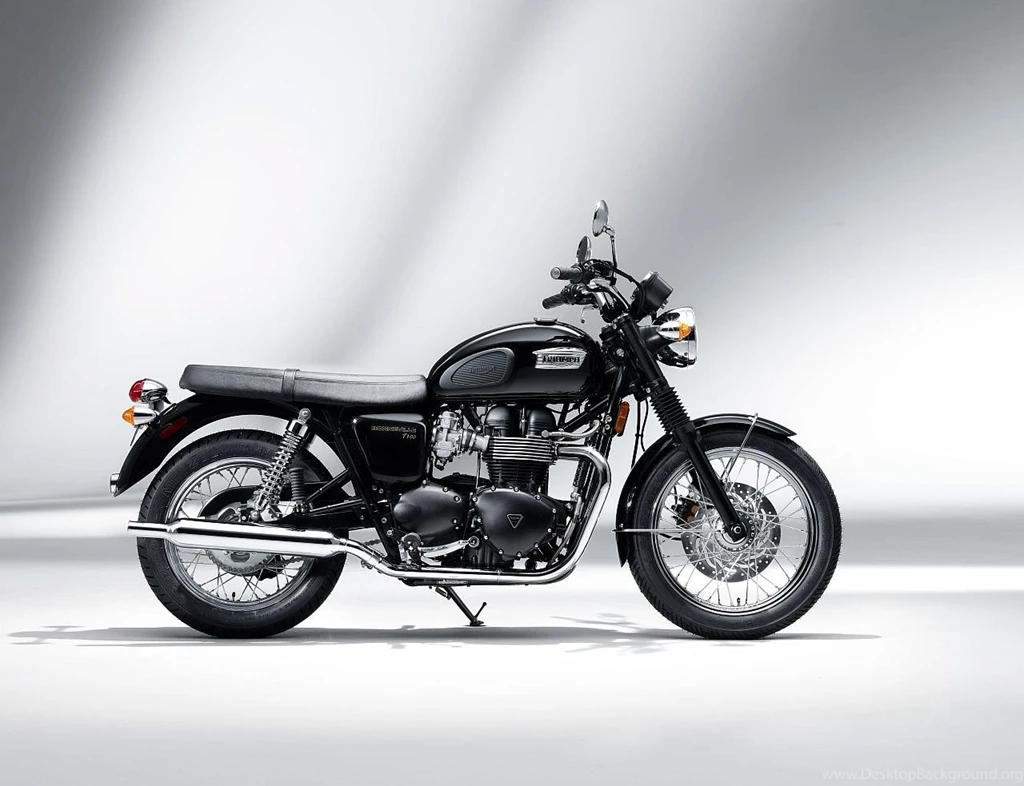 Triumph Bonneville T100 Black   Image