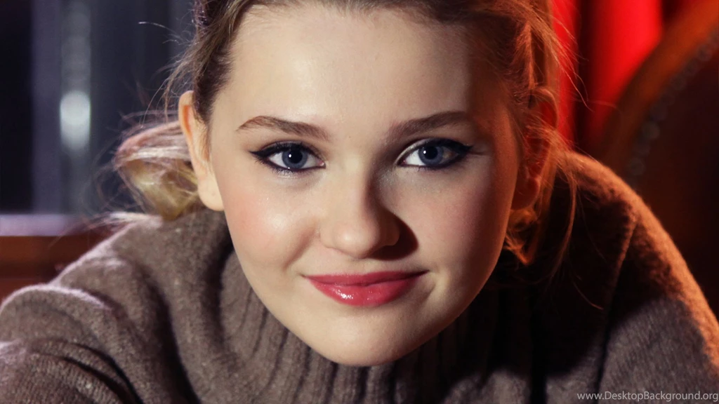 Abigail Breslin HD Wallpapers For Desktop Download