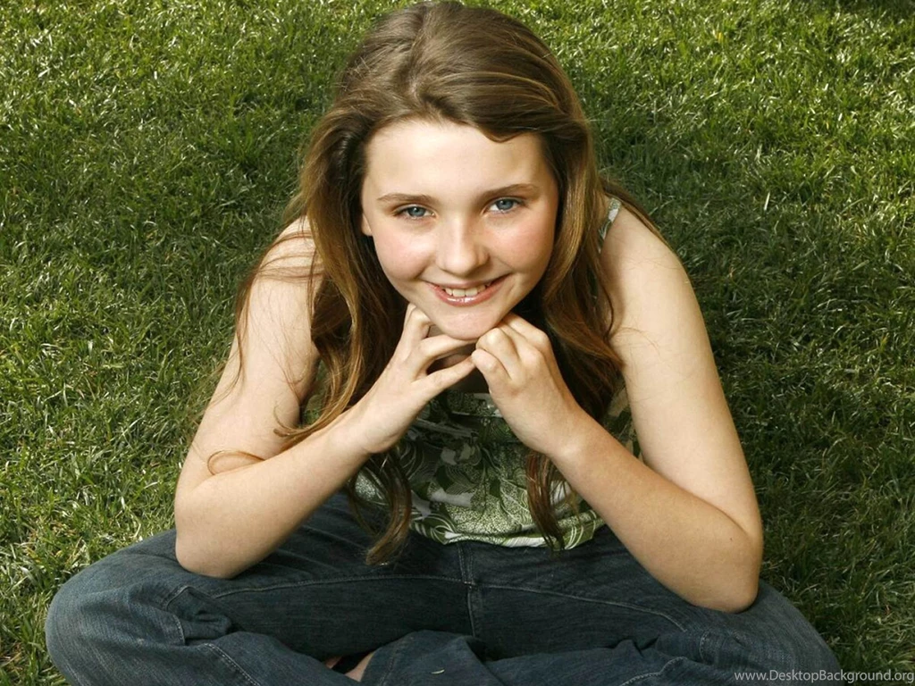 Abigail Breslin Desktop Wallpapers