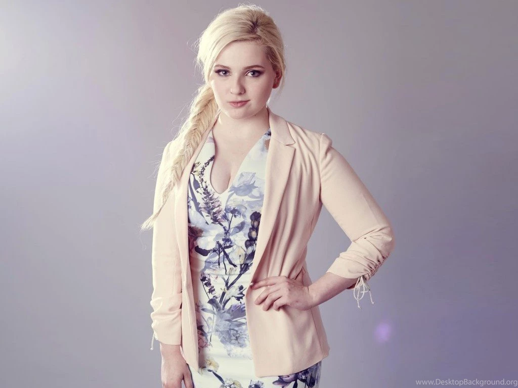 Abigail Breslin HD Wallpapers, Hot Photos Gallery Free Download