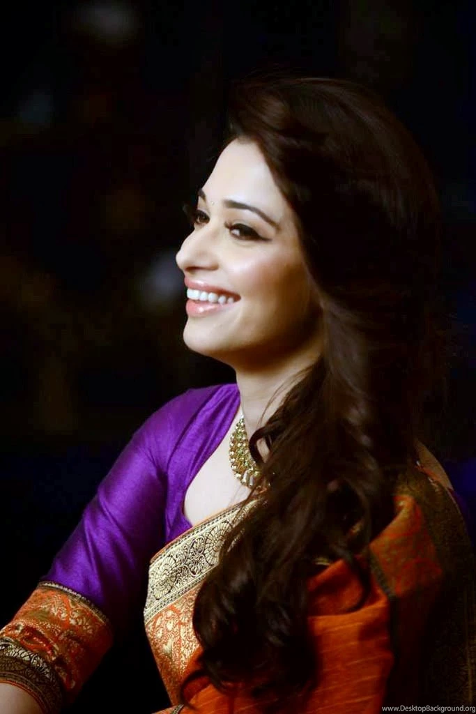 Tamanna Cute Saree Wallpapers