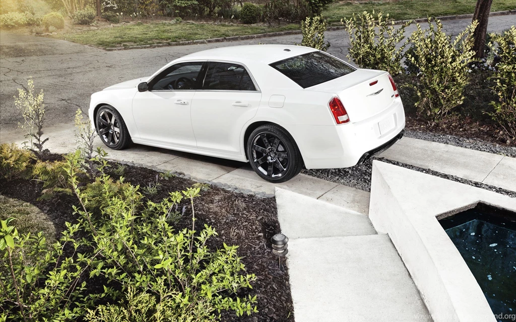Chrysler 300 SRT8 2012 Wallpapers (2)