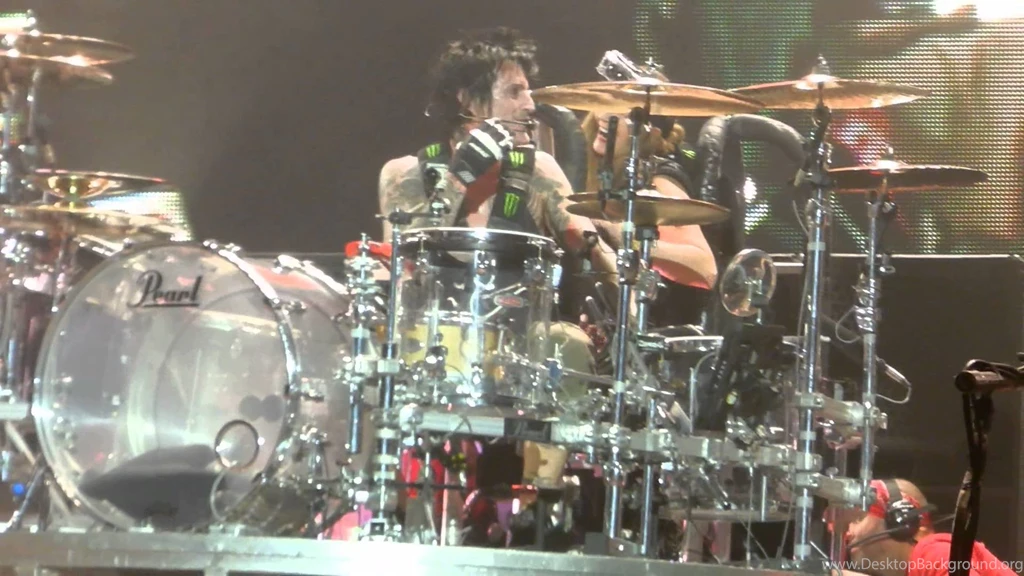 Tommy Lee Roller Coaster Drum Set" Motley Crue@Susquehanna Bank ...