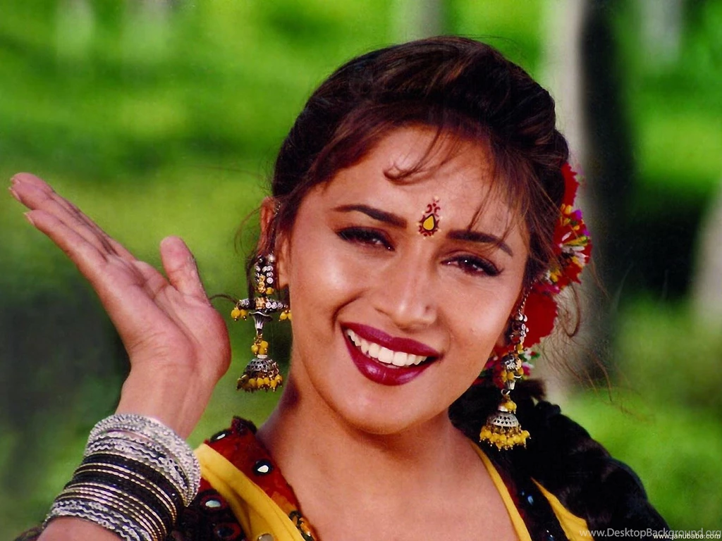 Madhuri Dixit Wallpapers (1600x1200) : Janubaba.com