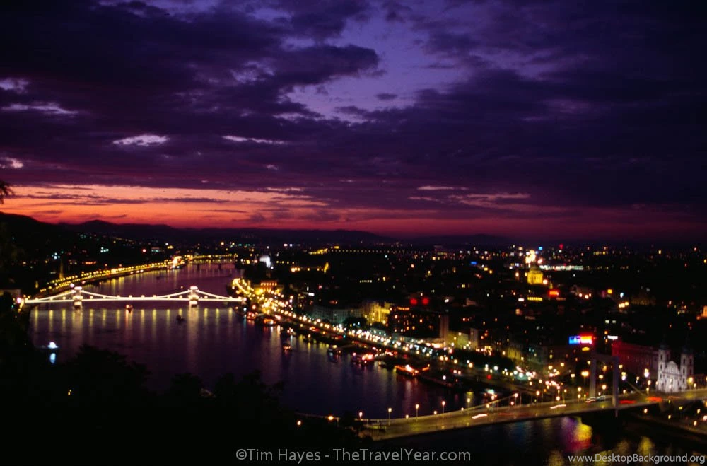 TheTravelYear >Photos >Nighttime In Budapest 1