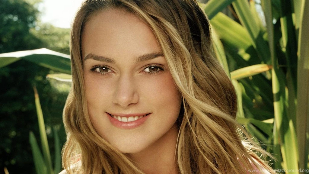 KEIRA KNIGHTLEY DESKTOP BACKGROUND WALLPAPER   (