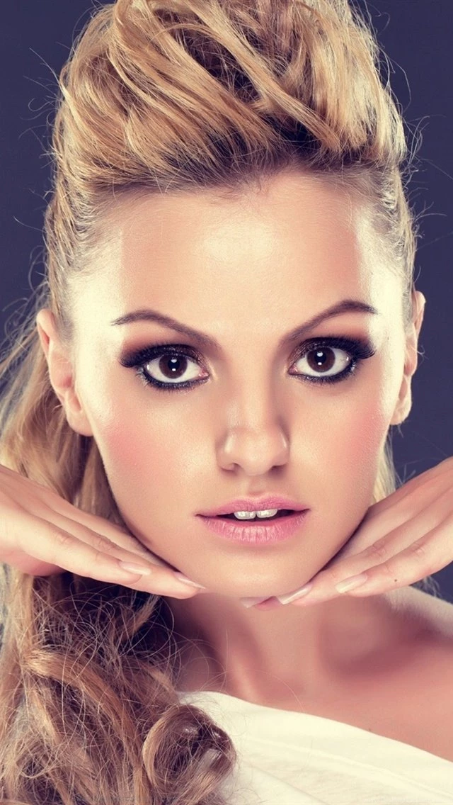 Alexandra Stan 02 iPhone Wallpapers