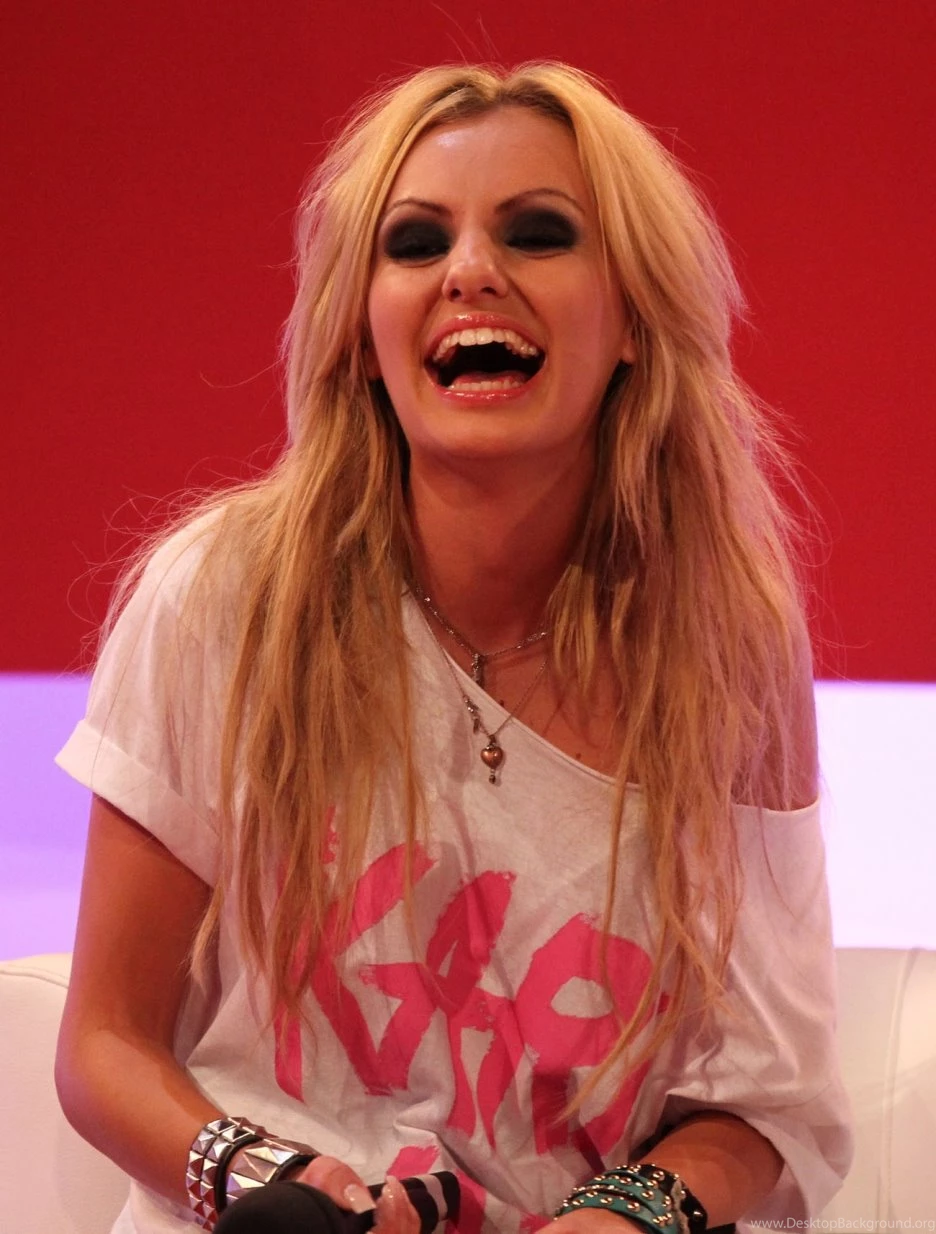 Wallpapers Blogs HD: Alexandra Stan Photo Actress