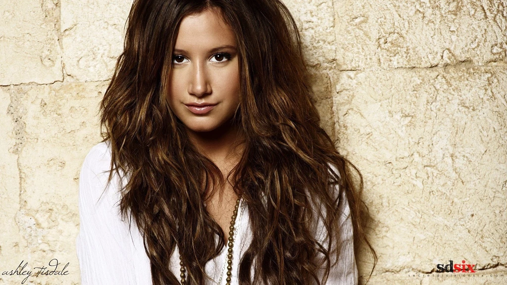 Beautiful Ashley Tisdale Hairs HD Desktop