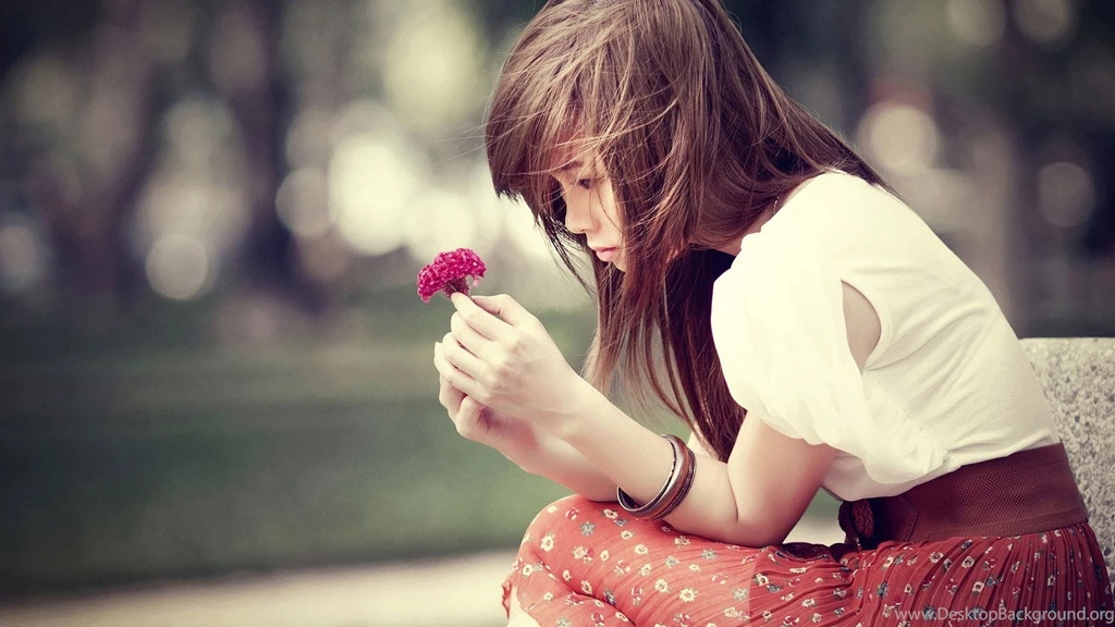Sad Girls Wallpapers HD Pictures