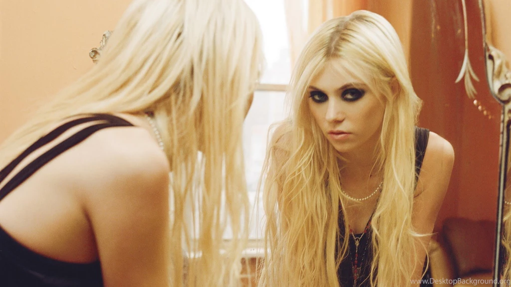 Taylor Momsen Wallpapers Windows 7