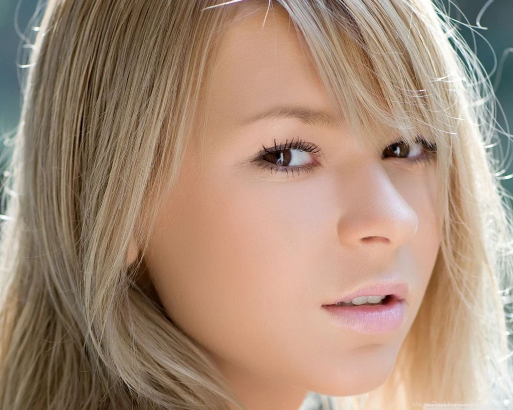 Girl Face HD Desktop Wallpapers : Fullscreen : Mobile