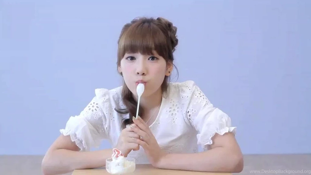 Korean Singers Kim Taeyeon Blue Backgrounds Bangs Wallpapers