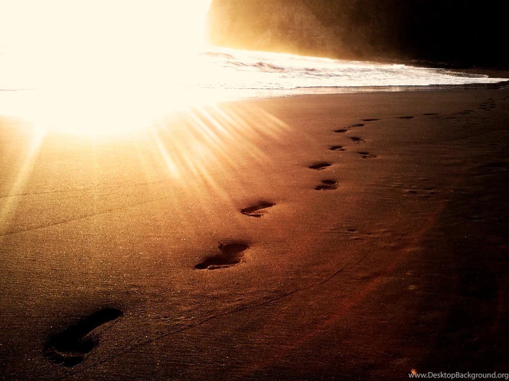 Footprints In The Sand Wallpapers HD Images New