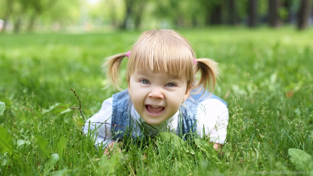 Little Happy Girl Wallpapers