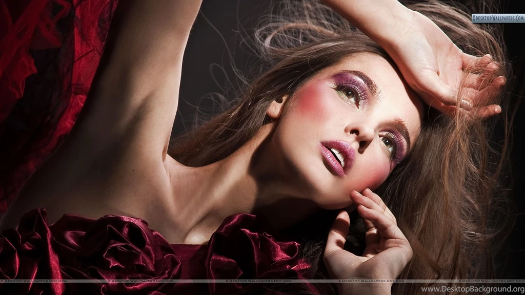Female Model Laying Face Closeup Wallpapers