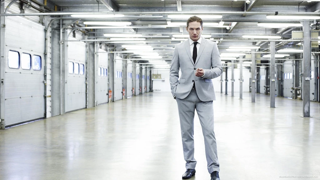 Download 1920x1080 Tom Hardy In The Empty Garage Wallpapers