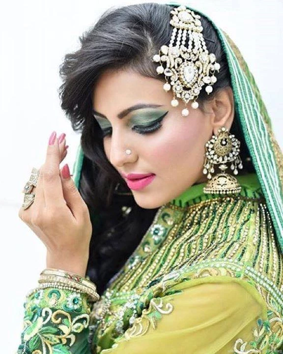 Ginni Kapoor Hot Wallpapers