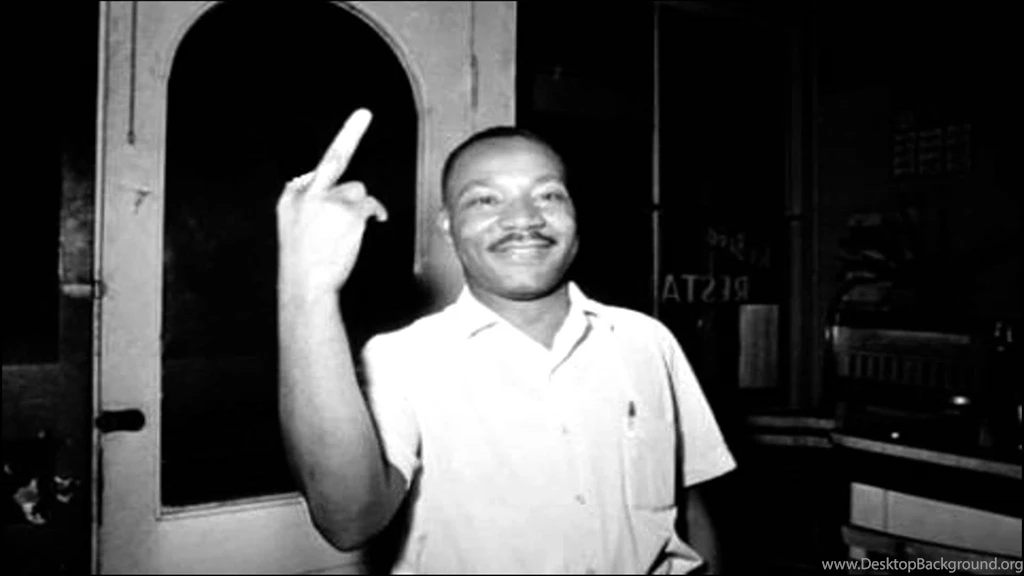 MLK JR Giving The Middle Finger : Photoshopbattles