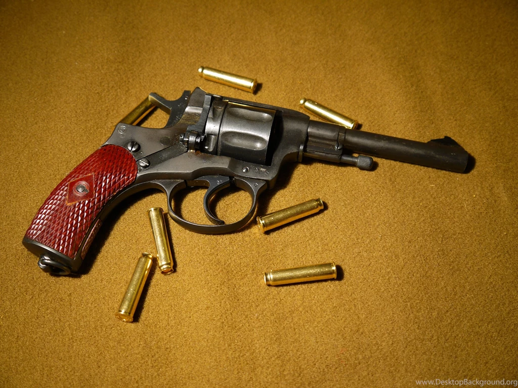 2 Nagant M1895 Revolver HD Wallpapers
