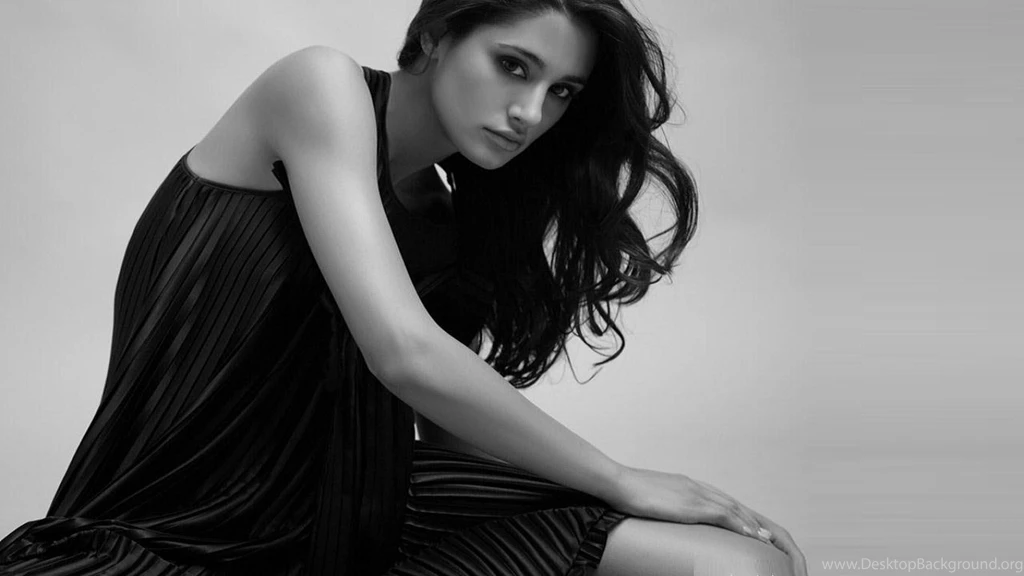 Hot Nargis Fakhri HD Wallpapers