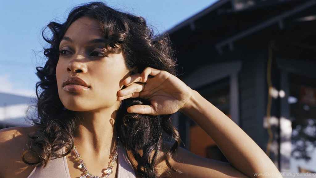 Hot HD Rosario Dawson Wallpapers