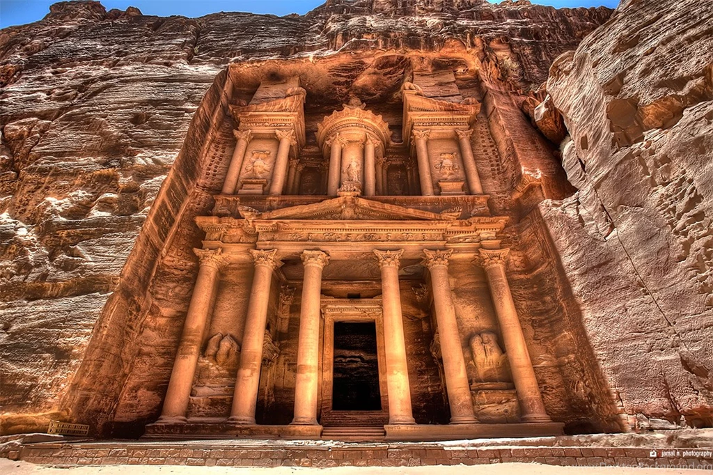 1800x1294px Petra