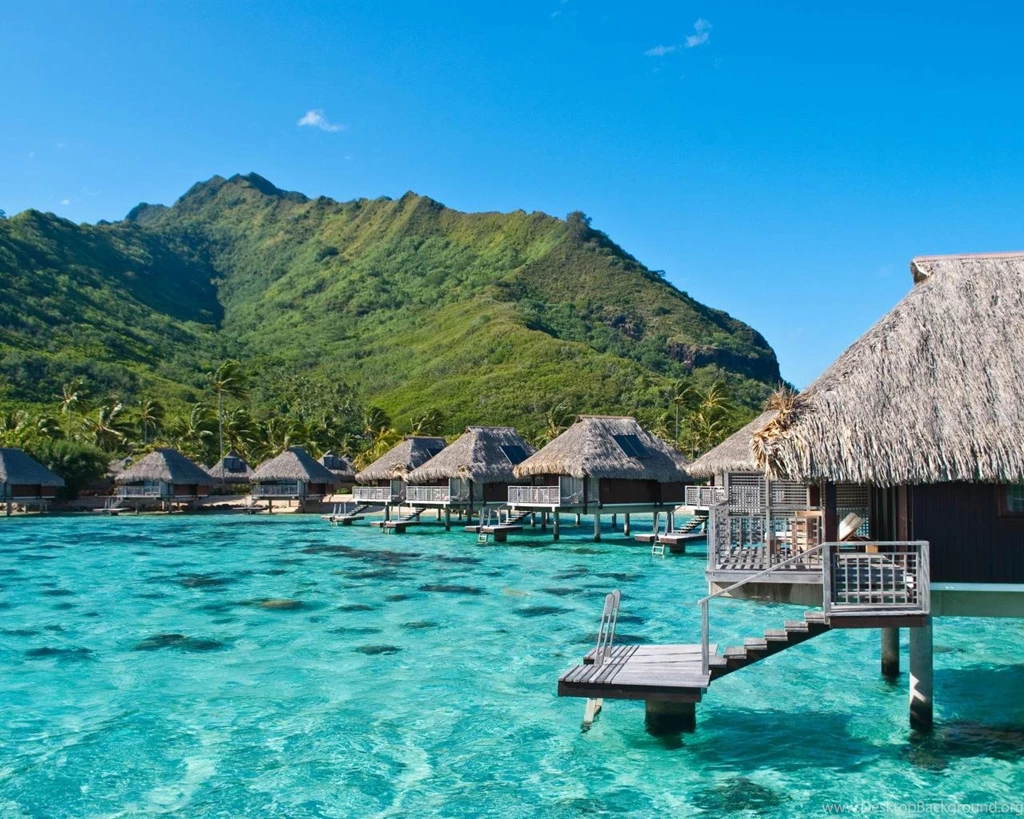 Luxury Water Villas Bungalows Over Perfect Blue Lagoon Ocean On ...