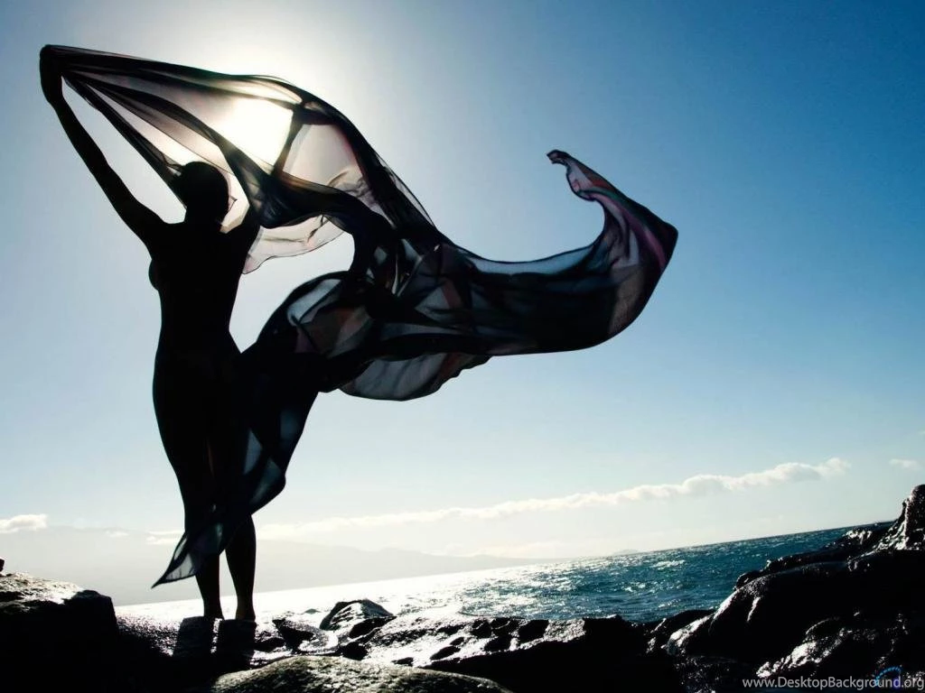 Download Wallpapers Silhouette Of Woman On Beach (1024 X 768 ...