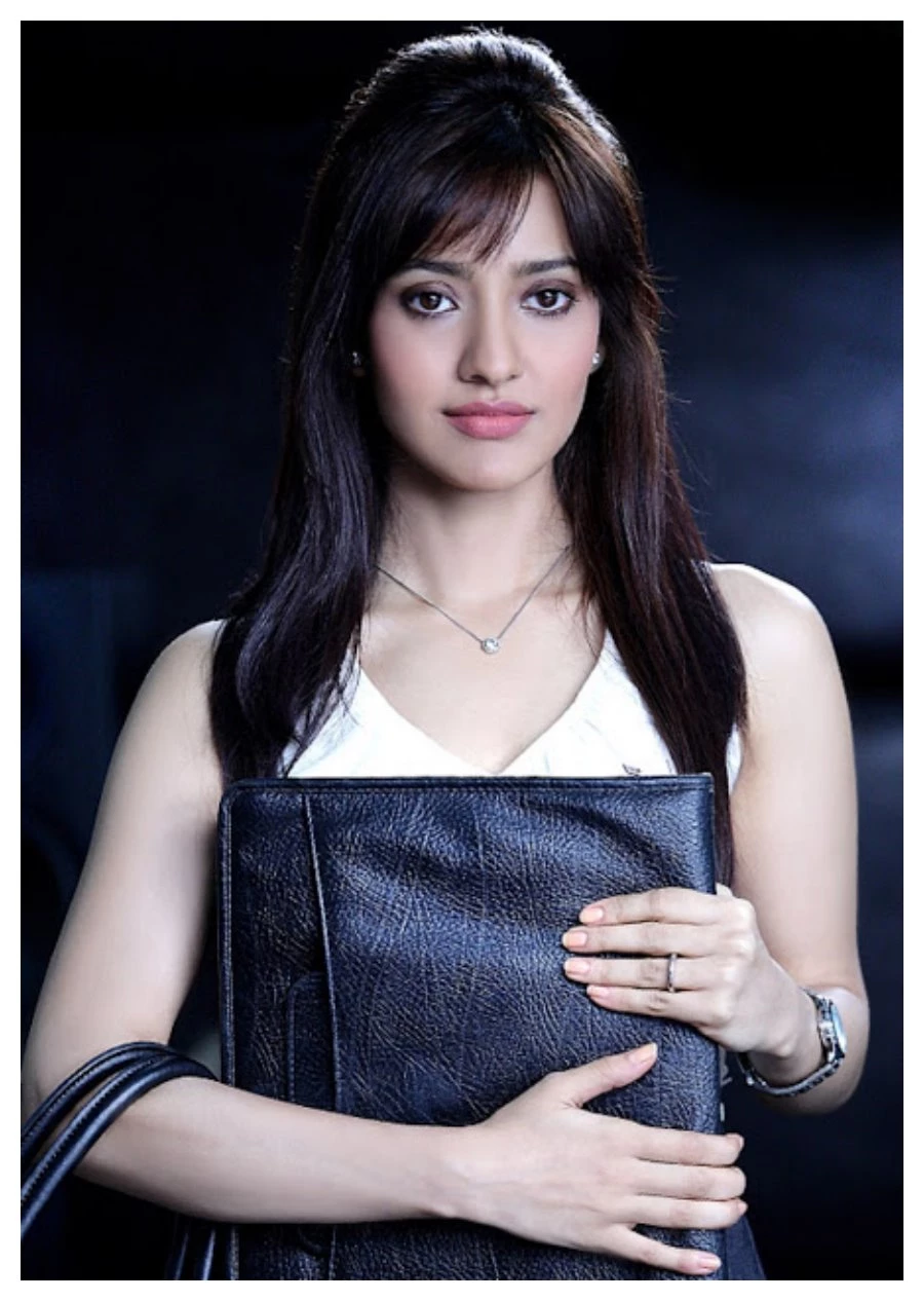 Actress Neha Sharma HD Wallpapers Pics