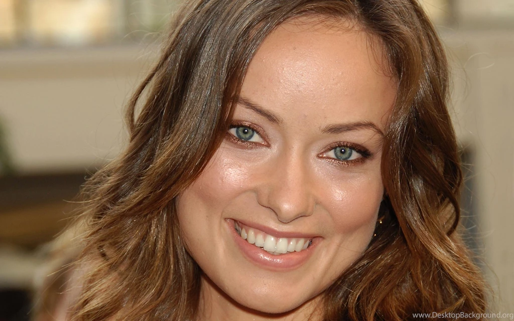 Olivia Wilde Nice Smiling Pose Hd Wallpapers