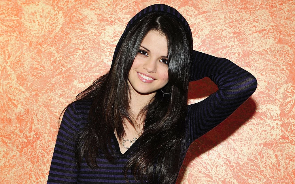 SELENA GOMEZ Grew Boobs