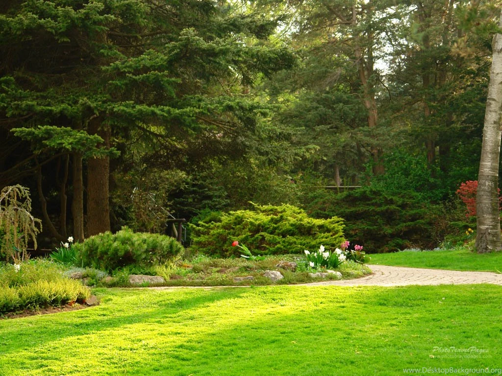 Simple Home Gardens Wallpaper.